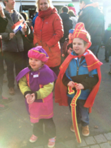 Blije kinderen tijdens Sinterklaasintocht Luxembourg 2015 Blije kinderen tijdens Sinterklaasintocht
