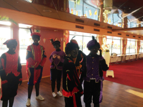 Pieten bereiden zich voor op Sinterklaas intocht in Remich, Luxemburg 2015 Pieten bereiden zich voor