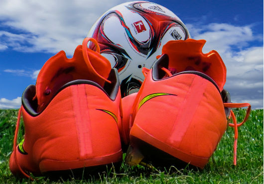 Orranje voetbal schoenen